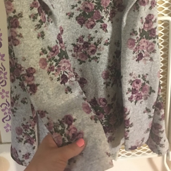 Cutout Shoulder Top with 3/4 Sleeves - Picture 8 of 8